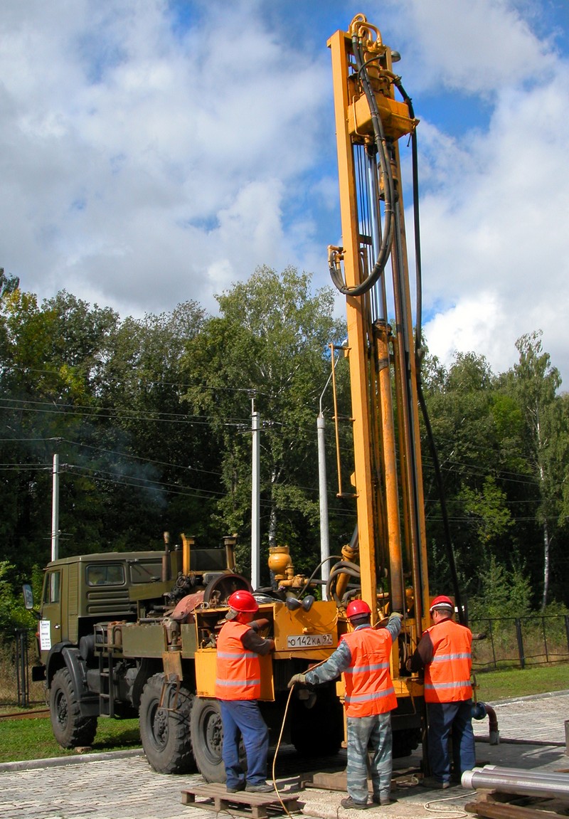 Сколько стоит бурение скважины на участке?