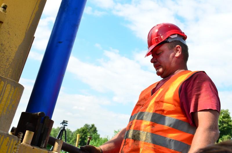 Сколько стоит бурение скважины на участке?